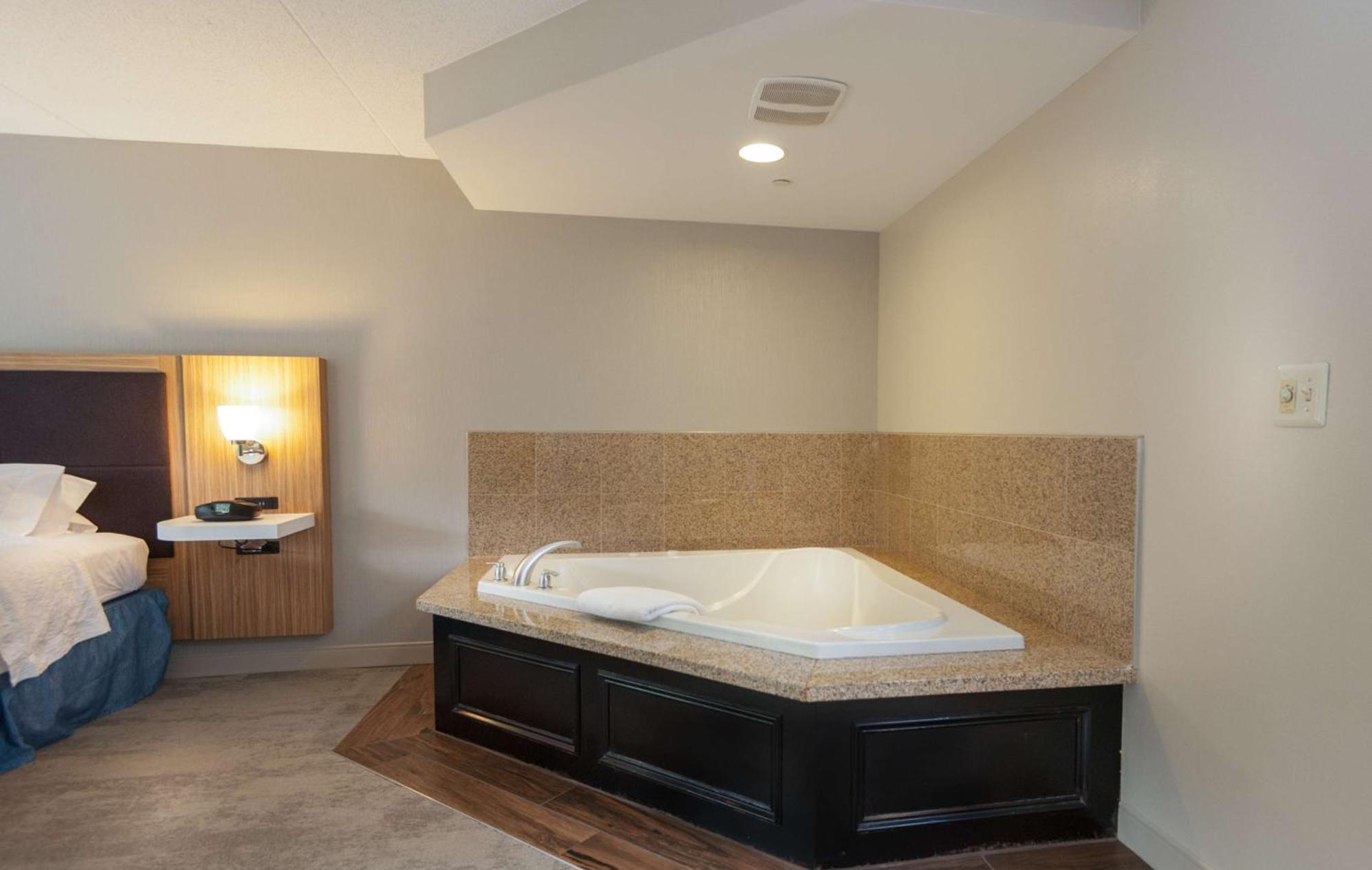 Hampton Inn Doylestown Warrington Exterior photo